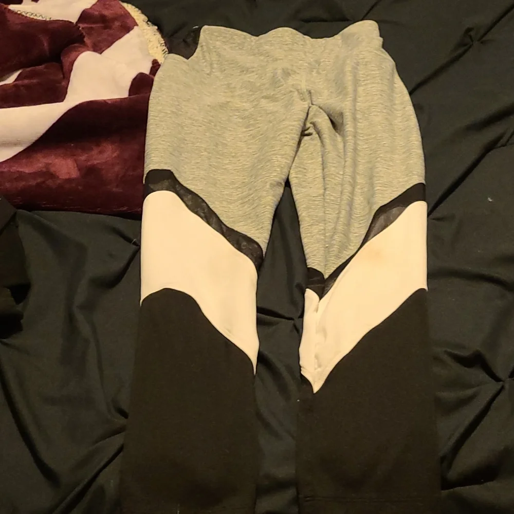 VS PINK ultimate leggings - Picture 2 of 3